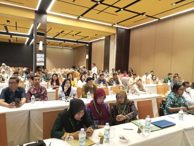 Bimtek Penyusunan dan analisis sistem peringatan dini kerawanan pangan dan gizi di hotel Rinra Makasar