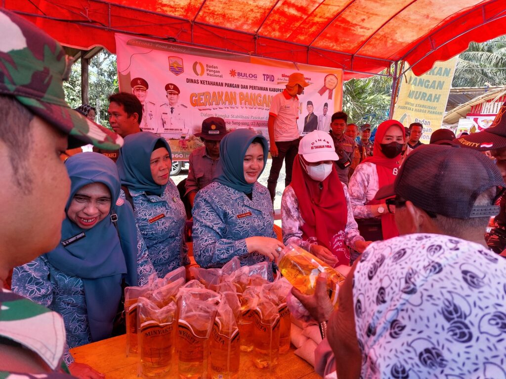 Dinas Ketahanan Pangan dan Pertanian Melaksanakan Gerakan Pangan Murah di Desa Sang-Sang Kecamatan Kelumpang Tengah 2 Dinas Ketahanan Pangan dan Pertanian Melaksanakan Gerakan Pangan Murah di Desa Sang-Sang Kecamatan Kelumpang Tengah