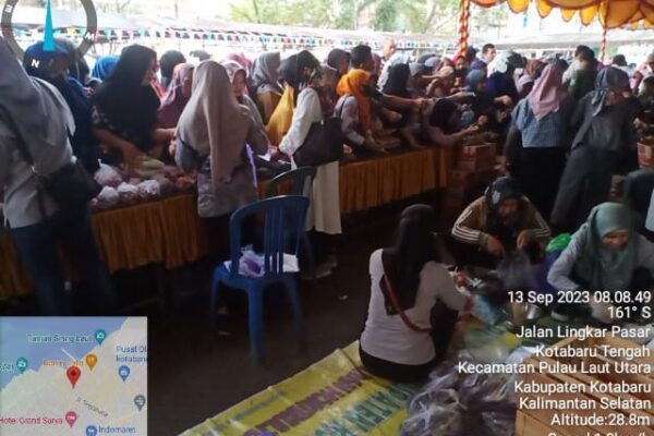 dinas ketahanan pangan dan pertanian menggelar pasar murah dalam rangka pengendalian inflasi daerah tahun 2023 di limbur raya