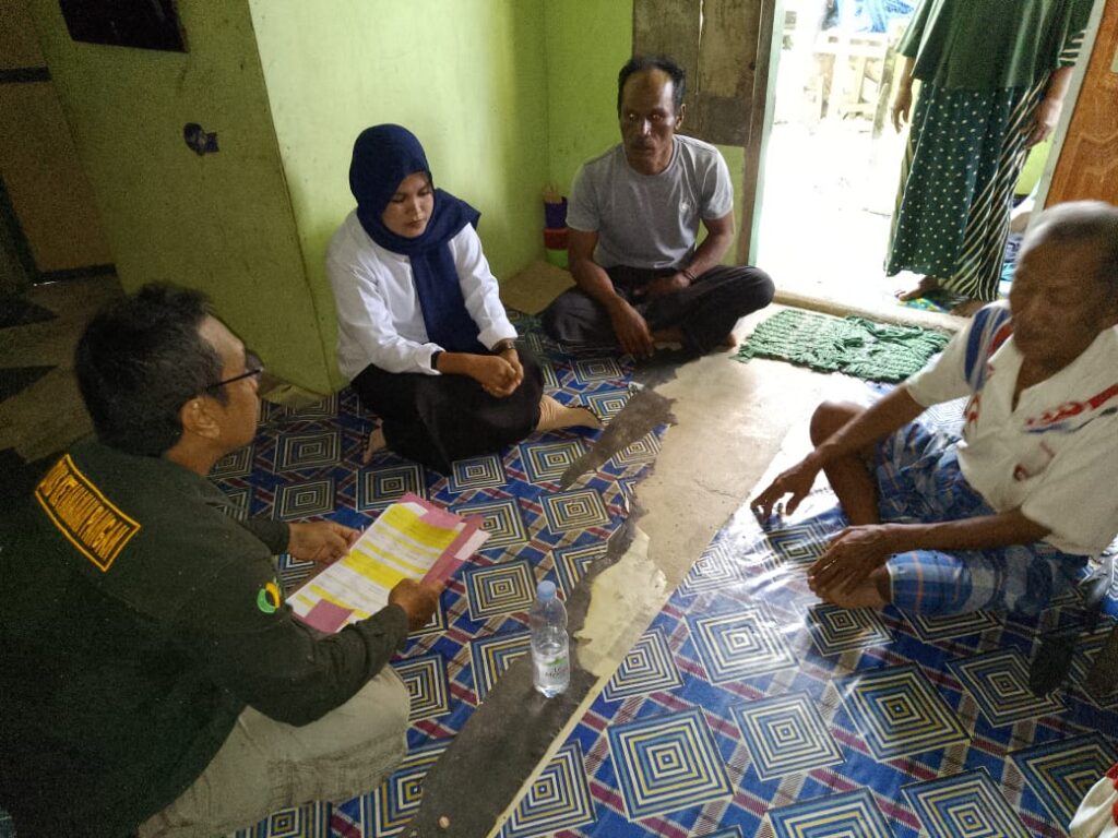 Identifikasi dan Verifikasi Data Calon Penerima Bantuan Beras Cadangan Pangan Pemerintah di Desa Maradapan, Teluk Sungai dan Labuan Barat oleh Dinas Ketahanan Pangan dan Pertanian 2 Identifikasi dan Verifikasi Data Calon Penerima Bantuan Beras Cadangan Pangan Pemerintah di Desa Maradapan, Teluk Sungai dan Labuan Barat oleh Dinas Ketahanan Pangan dan Pertanian