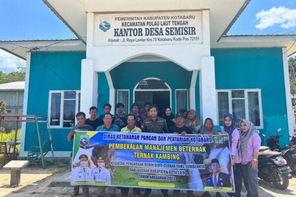 Kegiatan pembekalan manajemen beternak ternak kambing di desa semisir kec.pulaulaut tengah oleh dinas ketahanan pangan dan pertanian