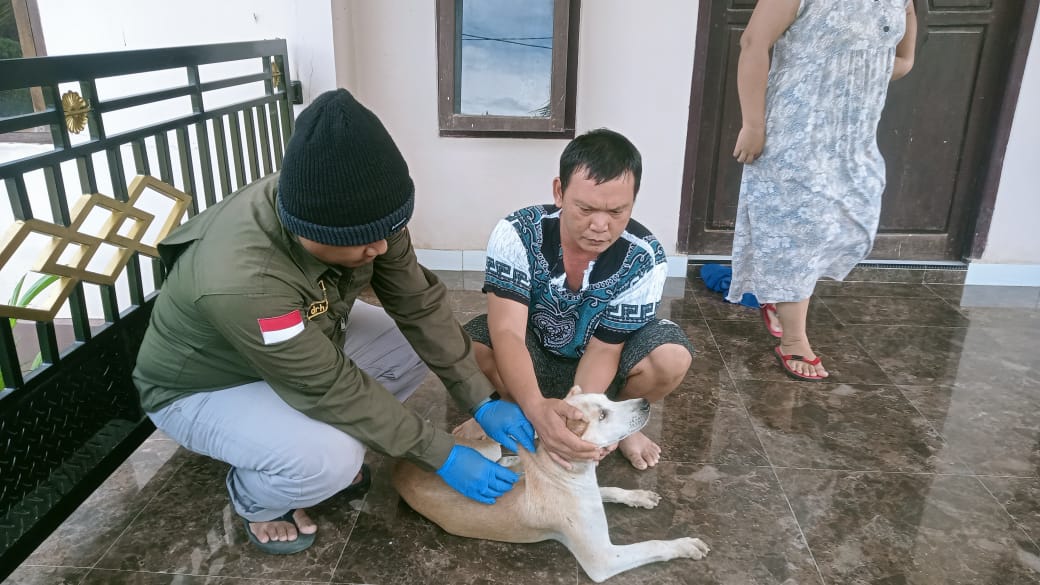 Sosialisasi Pencegahan Dan Penanggulangan Penyakit Rabies di Aula Balai Desa Manunggul Baru Kec. Sungai Durian