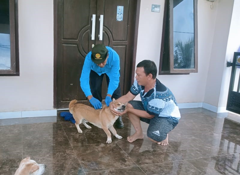 Sosialisasi DKPP Kotabaru Pencegahan Dan Penanggulangan Penyakit Rabies di Aula Balai Desa Manunggul Baru 3 Sosialisasi DKPP Kotabaru Pencegahan Dan Penanggulangan Penyakit Rabies di Aula Balai Desa Manunggul Baru